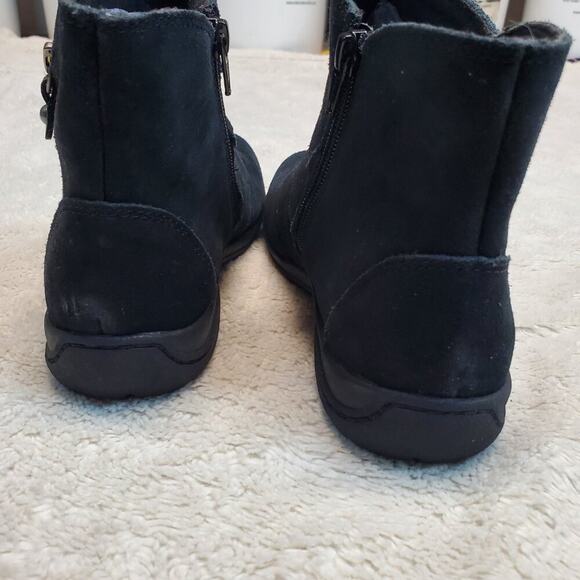 Clarks Black Suede Leather Lagenlook Ruched Goth Zip Ankle Boots Shoes 6W 6 Wide - Picture 3 of 10